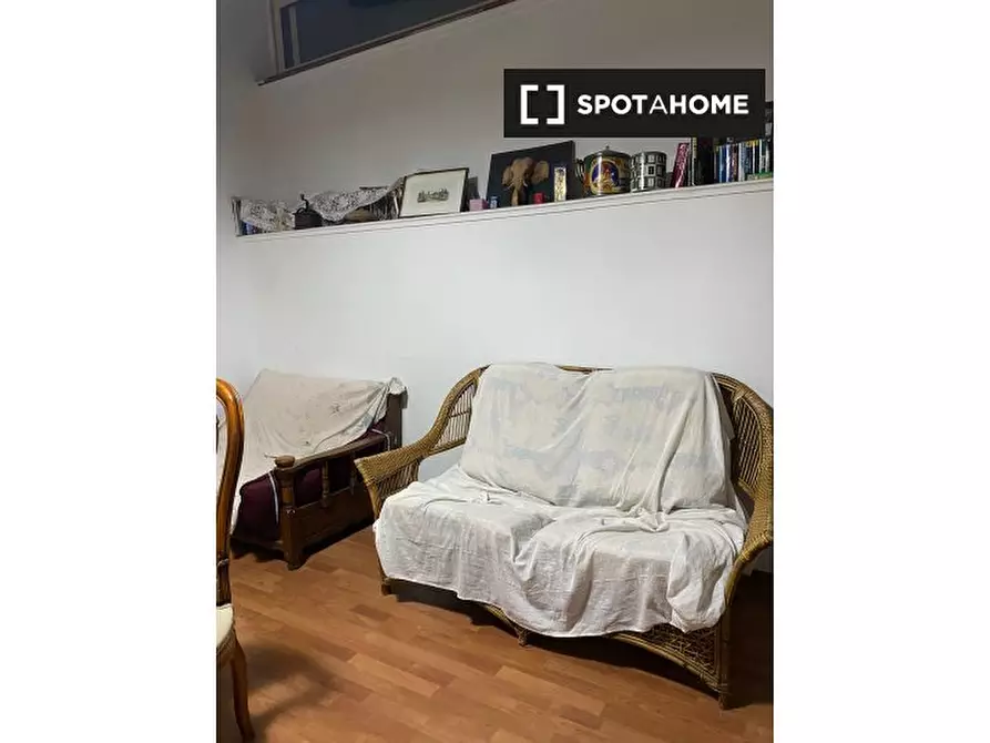 Immagine 18 di Camera condivisa in affitto  in Via Cedronio a Napoli