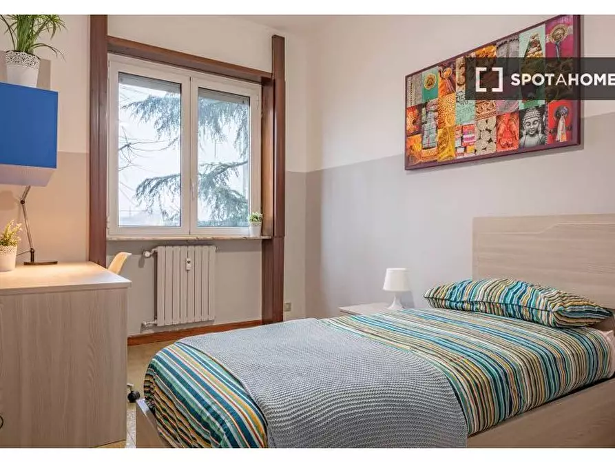 Immagine 3 di Camera condivisa in affitto  in Via Rho a Milano