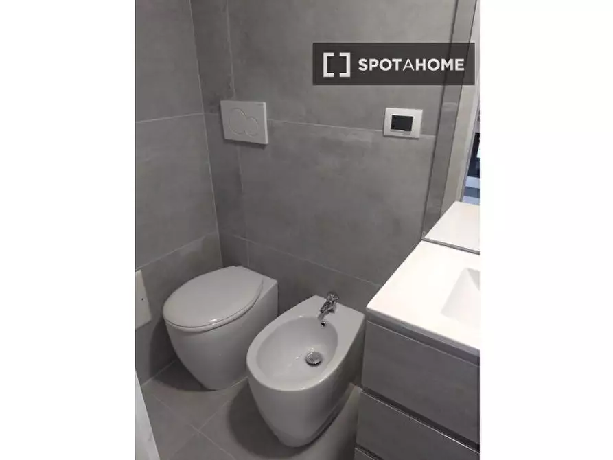 Immagine 17 di Ufficio in affitto  in Corso Svizzera a Torino