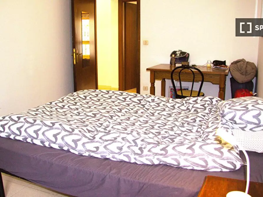 Immagine 8 di Camera condivisa in affitto  in Via Giuseppe de Robertis a Roma