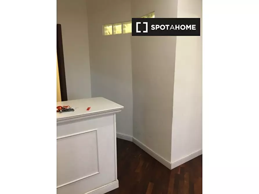 Immagine 4 di Camera condivisa in affitto  in Via Mario Gigante a Napoli