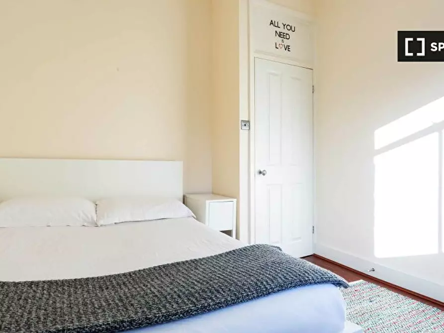 Immagine 7 di Appartamento in affitto  in Cornwall Cres a Kensington