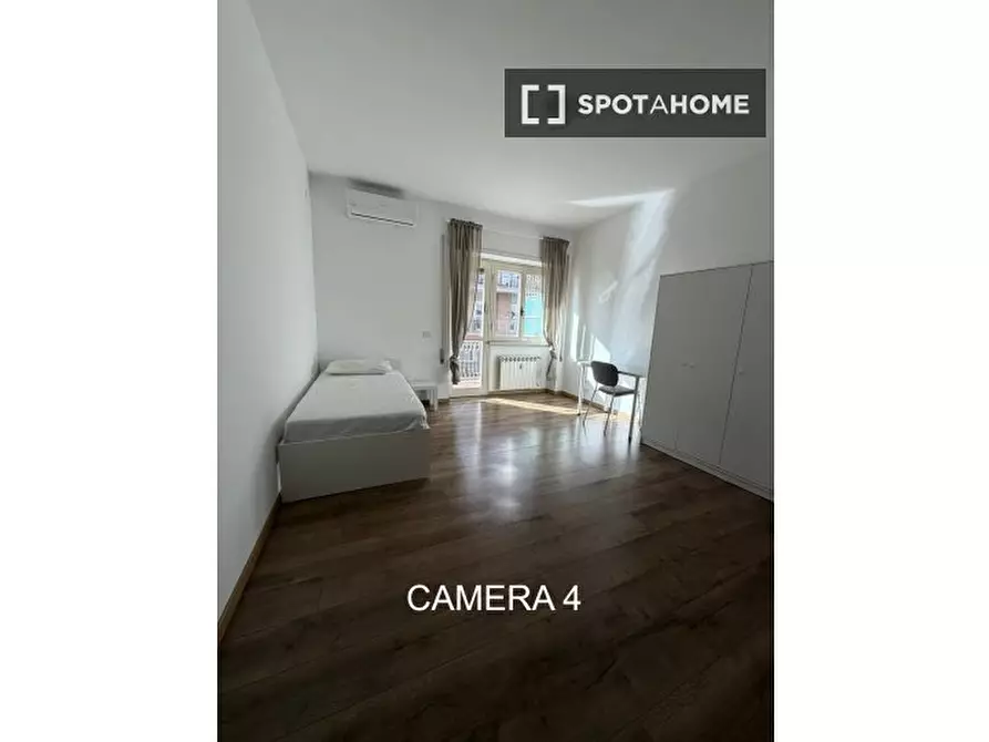Immagine 6 di Camera condivisa in affitto  in Via Teano a Roma