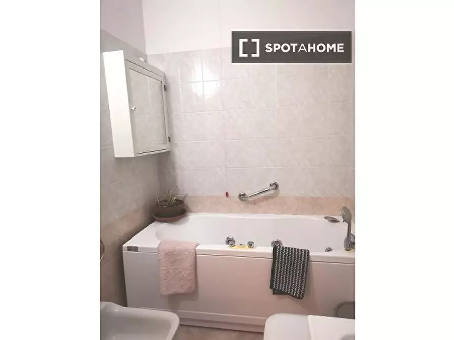 Immagine 11 di Camera condivisa in affitto  in Via Cusago a Milano