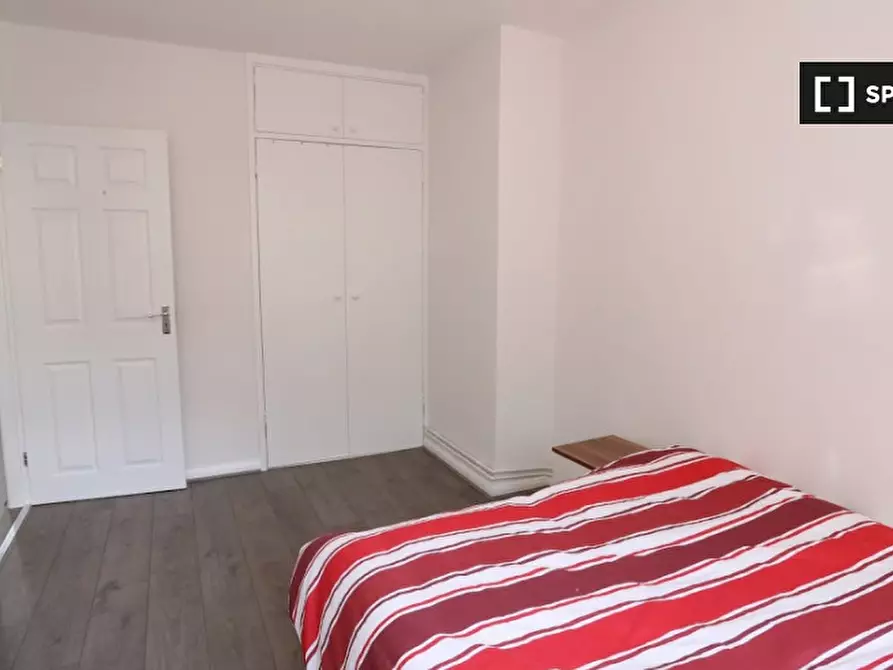 Immagine 11 di Camera condivisa in affitto  in Morant Street a Poplar