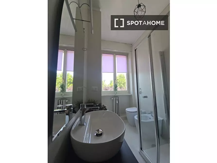 Immagine 11 di Camera condivisa in affitto  in Viale Francesco Restelli a Milano