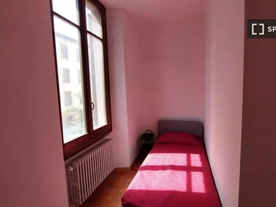 Immagine 2 di Camera condivisa in affitto  in Via Giuseppe la Farina a Firenze