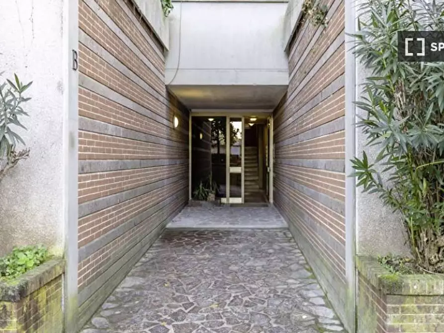 Immagine 13 di Camera condivisa in affitto  in Via Fiume delle Perle a Roma