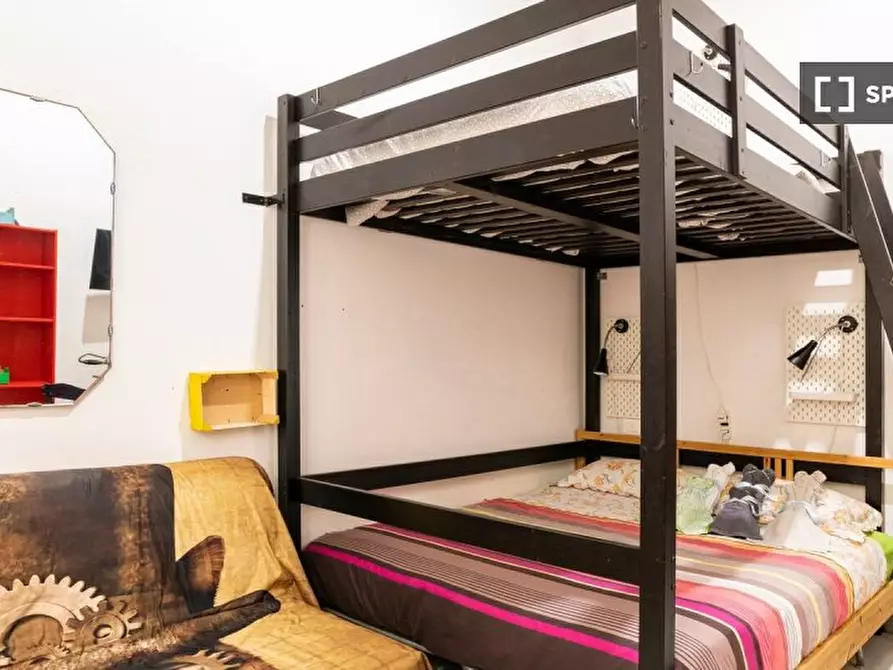 Immagine 2 di Camera condivisa in affitto  in Vico delle Scuole Pie a Genova