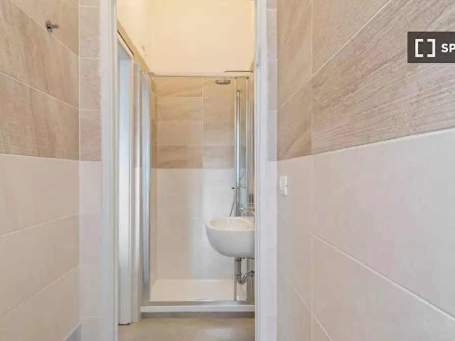 Immagine 6 di Camera condivisa in affitto  in Viale Vittorio Veneto a Milano