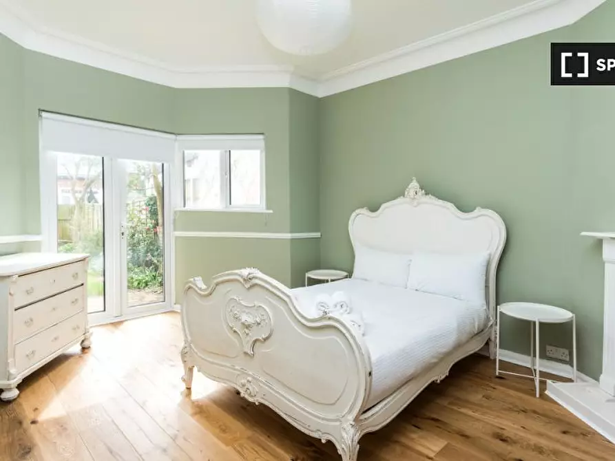 Immagine 15 di Appartamento in affitto  in Ambrose Ave a Barnet