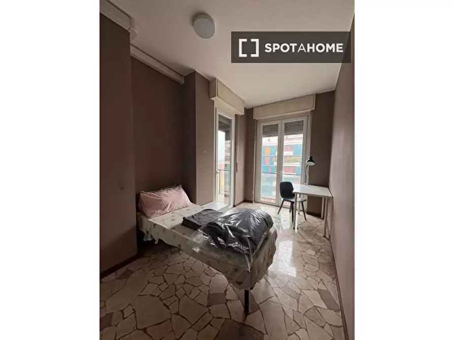 Immagine 2 di Camera condivisa in affitto  in Viale Ergisto Bezzi, 20146 Milano MI, Italy a Milano