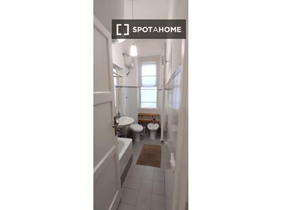 Immagine 7 di Camera condivisa in affitto  in Via Alghero a Roma