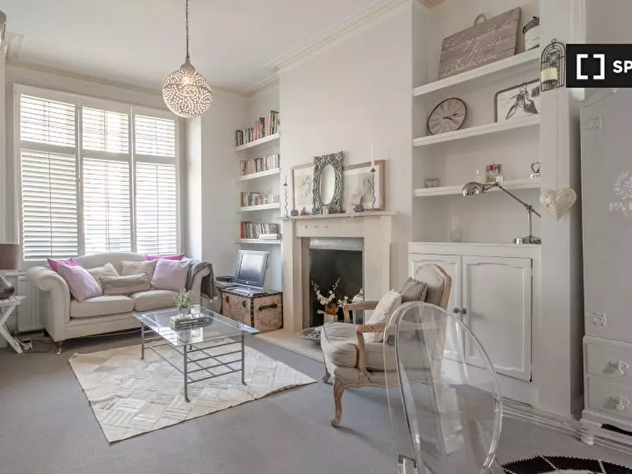 Immagine 17 di Appartamento in affitto  in Queenstown Rd, Battersea, London, UK a Lambeth