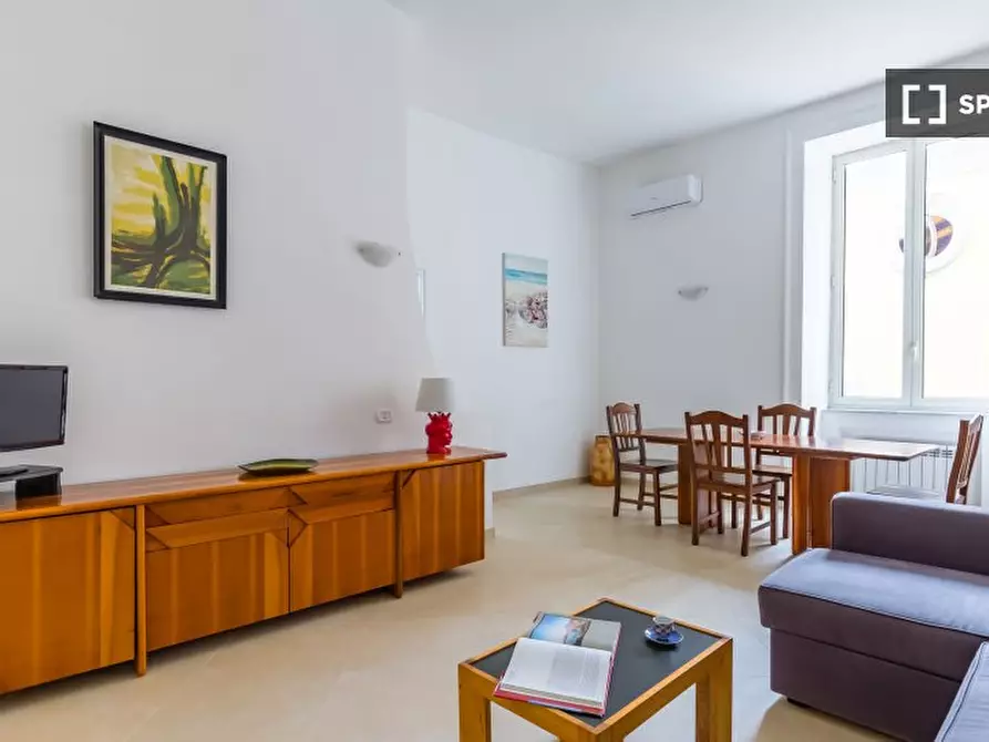 Immagine 14 di Appartamento in affitto  in Via Suor Orsola a Napoli