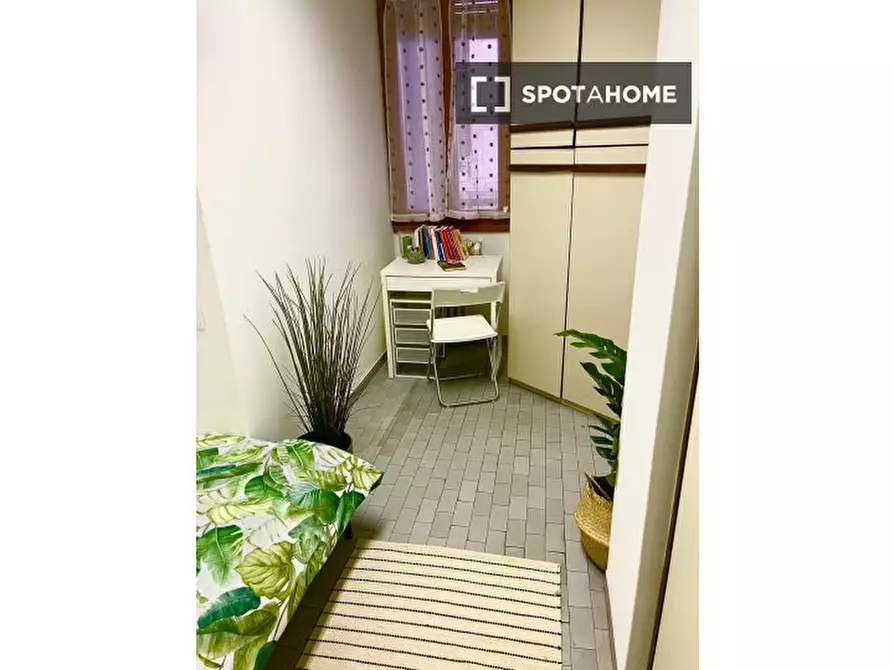 Immagine 3 di Camera condivisa in affitto  in Via Antonio Canova a Milano