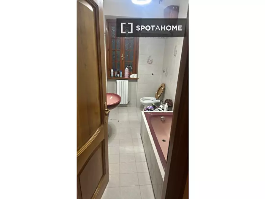 Immagine 14 di Camera condivisa in affitto  in Via Argusto a Roma