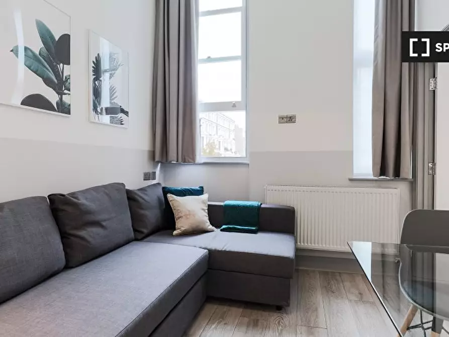 Immagine 14 di Appartamento in affitto  in Nevern Rd a Kensington