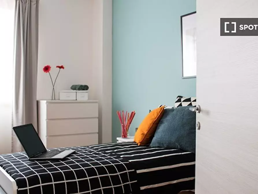 Immagine 3 di Camera condivisa in affitto  in Mantova a Brescia