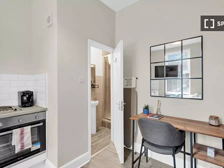 Immagine 5 di Ufficio in affitto  in flat a Tottenham
