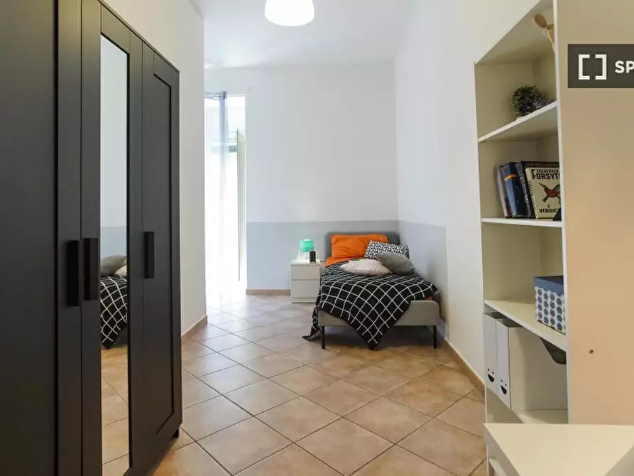 Immagine 2 di Camera condivisa in affitto  in Via Pignasecca n. a Napoli