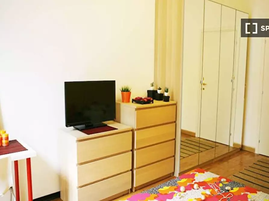 Immagine 2 di Camera condivisa in affitto  in Via Niccolò Paganini a Milano