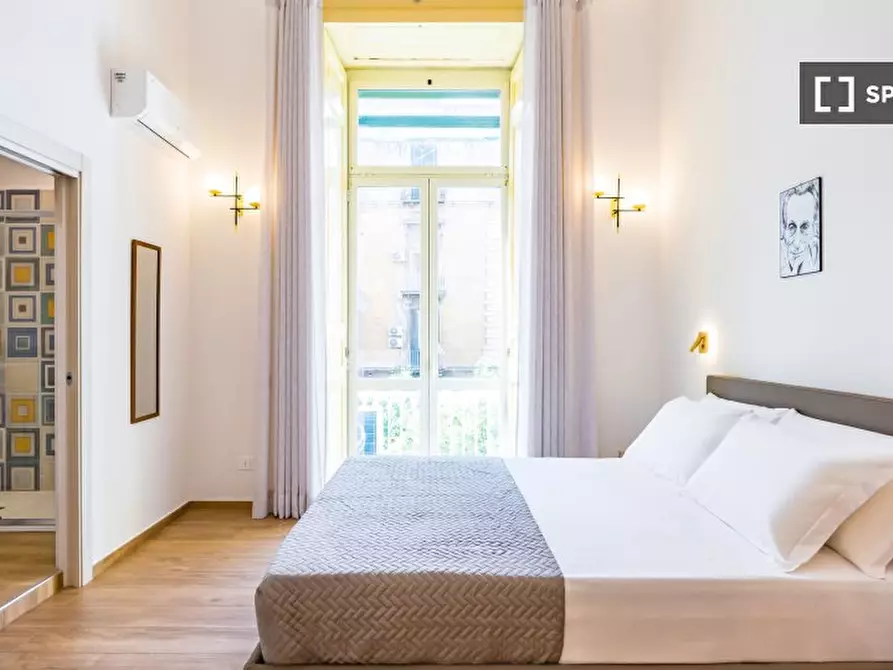 Immagine 1 di Appartamento in affitto  in Via Santa Teresa degli Scalzi a Napoli