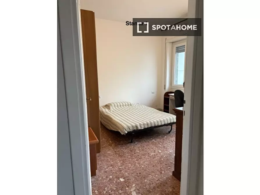 Immagine 3 di Camera condivisa in affitto  in Largo Antonio Beltramelli a Roma