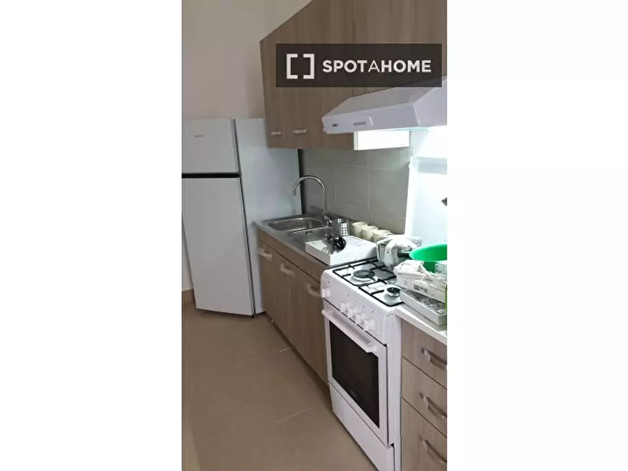 Immagine 7 di Camera condivisa in affitto  in Via Portacarrese a Montecalvario a Napoli