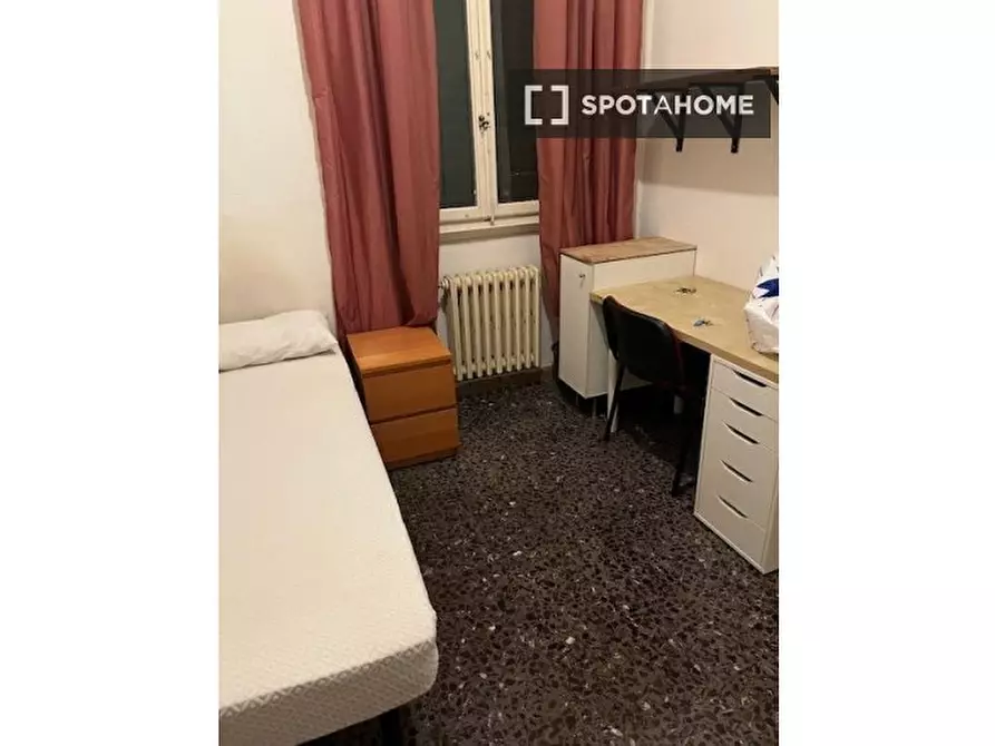 Immagine 14 di Camera condivisa in affitto  in Viale Corsica a Firenze
