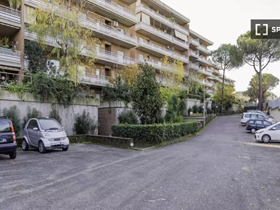 Immagine 16 di Camera condivisa in affitto  in Via Fiume delle Perle a Roma