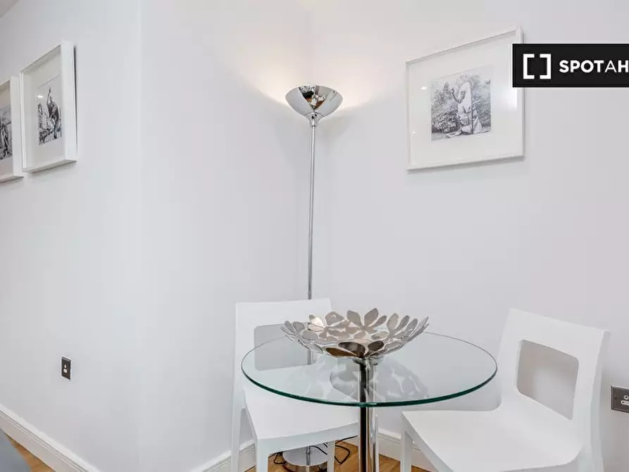 Immagine 6 di Appartamento in affitto  in Walnut Tree Cl a Guildford