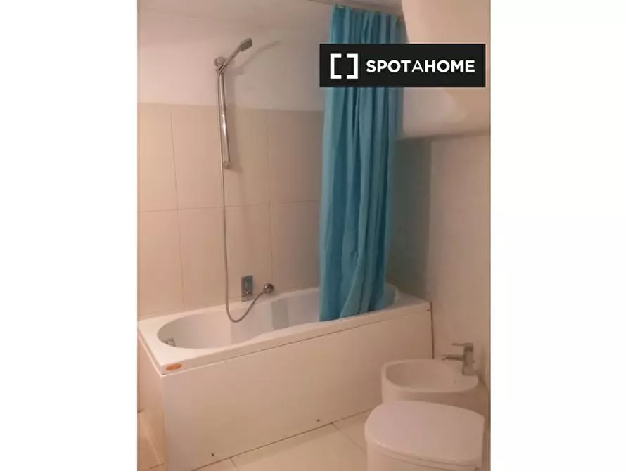 Immagine 12 di Appartamento in affitto  in Via Massimo Meliconi, 00128 Roma RM, Italy a Roma