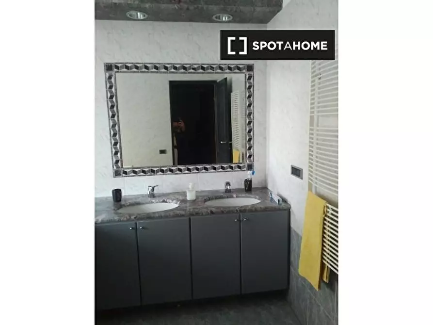 Immagine 2 di Camera condivisa in affitto  in Via Giovanni Tommaso Invrea a Genova