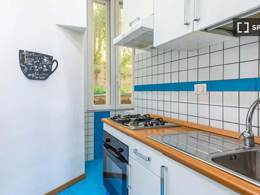 Immagine 11 di Appartamento in affitto  in Piazza San Luigi a Napoli