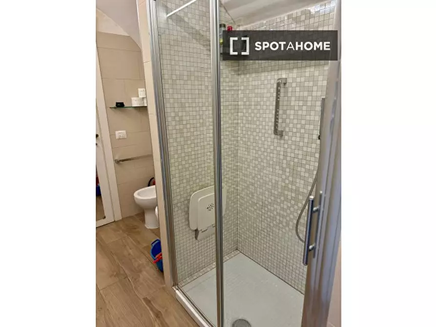 Immagine 11 di Appartamento in affitto  in Via Bari a Roma