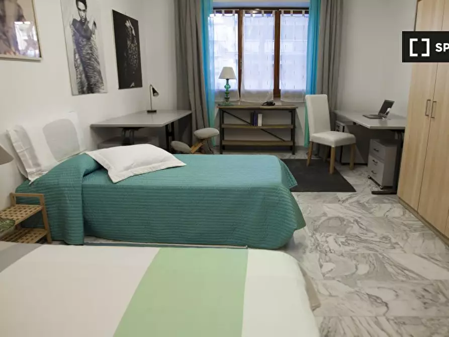 Immagine 2 di Camera condivisa in affitto  in Viale Appio Claudio, 00174 Roma RM, Italy a Roma