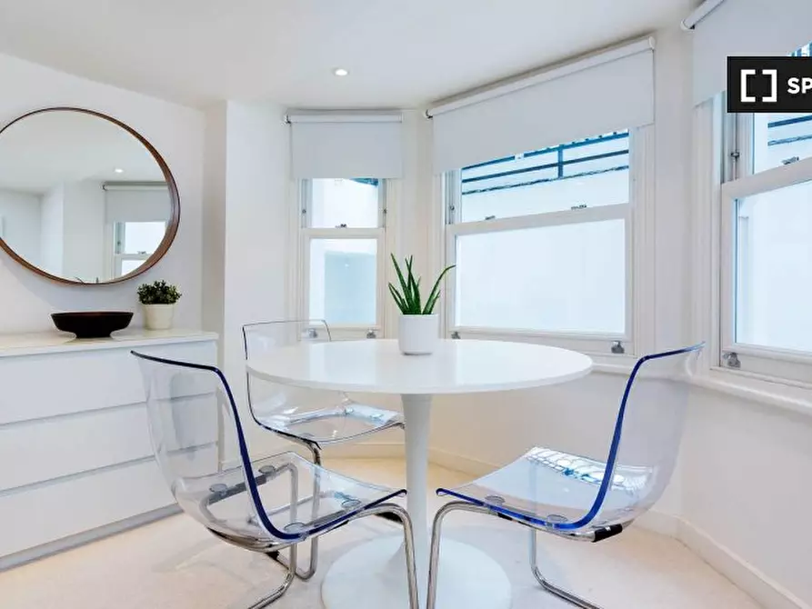 Immagine 3 di Appartamento in affitto  in Broomwood Road a Wandsworth