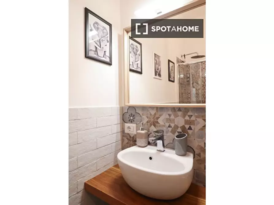 Immagine 6 di Camera condivisa in affitto  in Via Casilina a Roma