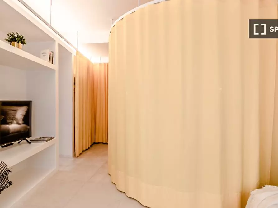 Immagine 2 di Ufficio in affitto  in Via Arienti a Bologna