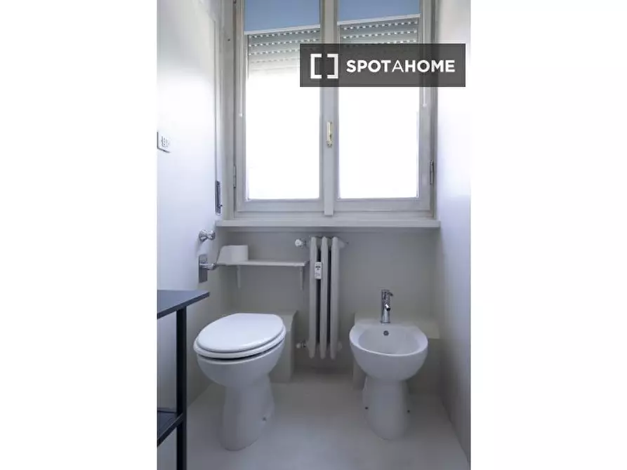 Immagine 18 di Camera condivisa in affitto  in Viale Francesco Restelli a Milano