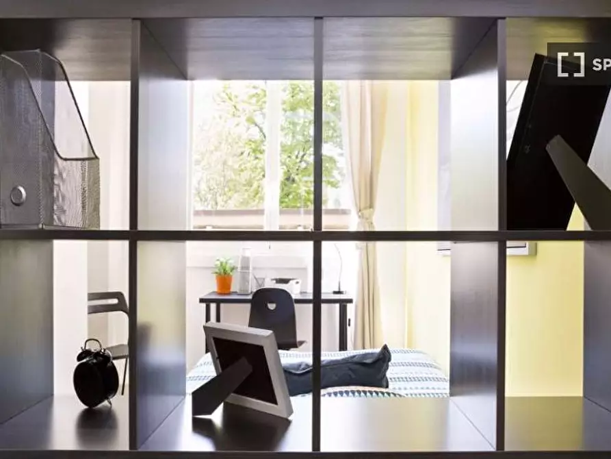 Immagine 4 di Camera condivisa in affitto  in Via Legnone a Milano