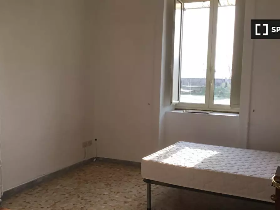 Immagine 3 di Camera condivisa in affitto  in Via Cedronio a Napoli