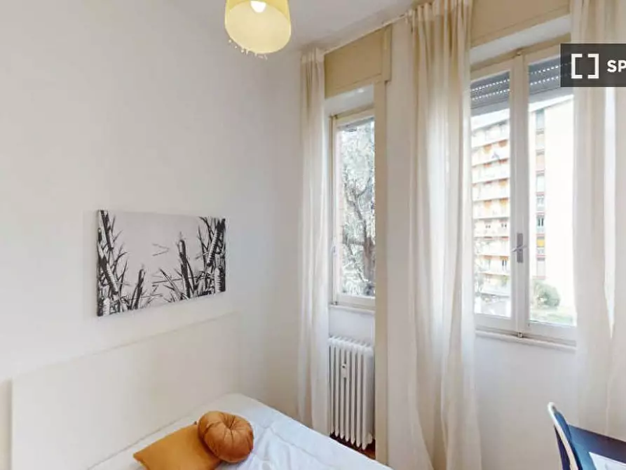 Immagine 3 di Camera condivisa in affitto  in Viale Legioni Romane a Milano