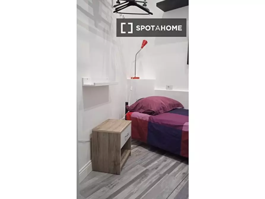 Immagine 4 di Camera condivisa in affitto  in V.le Leonardo da Vinci a Roma