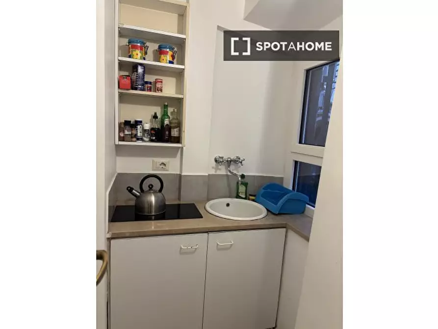 Immagine 4 di Ufficio in affitto  in Via di Monserrato a Roma