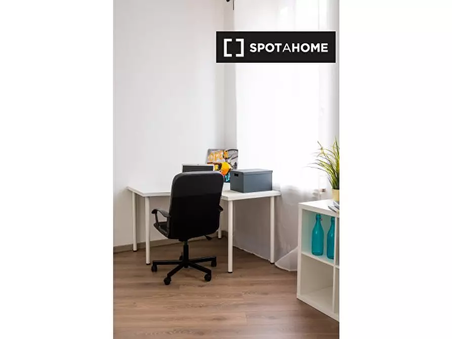 Immagine 4 di Camera condivisa in affitto  in Via S Paolo a Torino