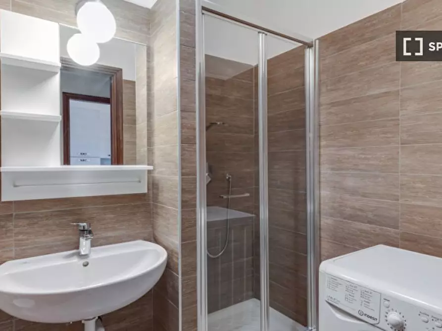 Immagine 5 di Camera condivisa in affitto  in Via Curtatone a Milano