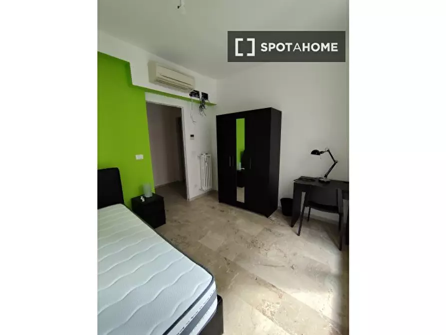 Immagine 3 di Camera condivisa in affitto  in Via Ugo Bassi a Bologna