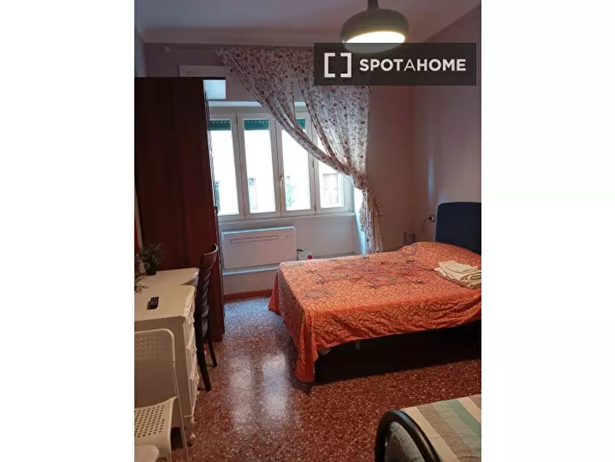 Immagine 5 di Camera condivisa in affitto  in Via Camilla a Roma